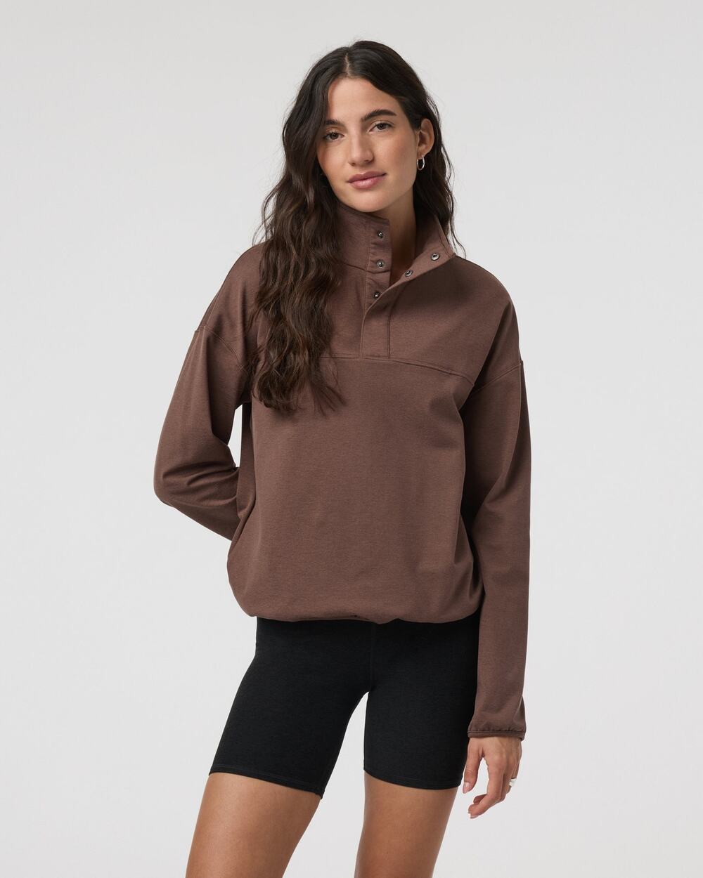 The Vuori Granite Snap Mock Chocolate Milk Brown Size M